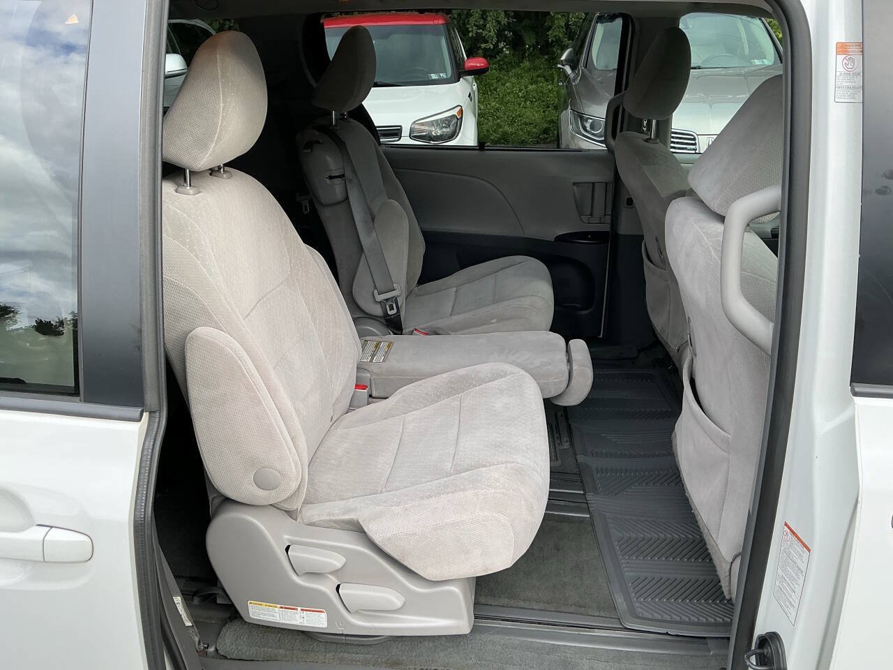 Used 2017 Toyota Sienna LE FWD image 29