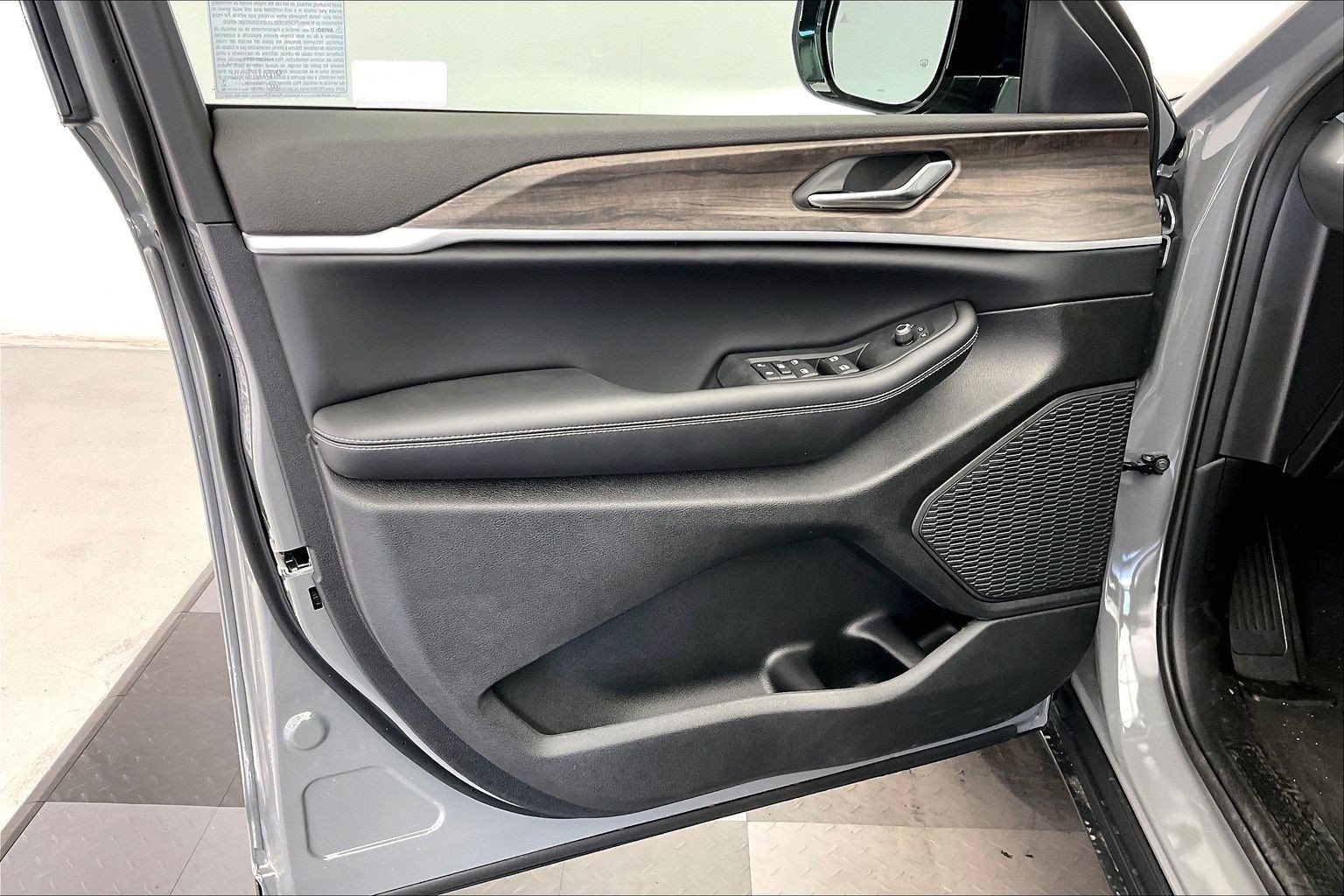 New 2027 Jeep Grand Cherokee 4WD image 12
