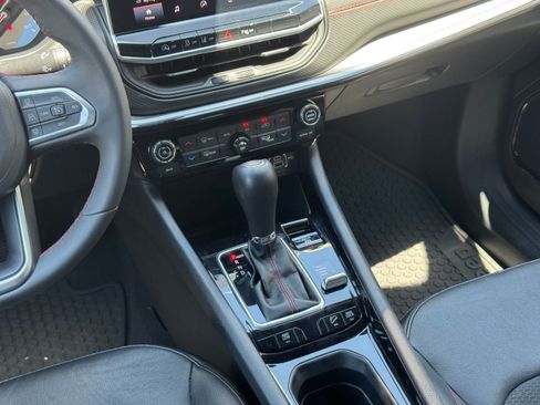 Used 2025 Jeep Compass Trailhawk AWD/4WD image 40