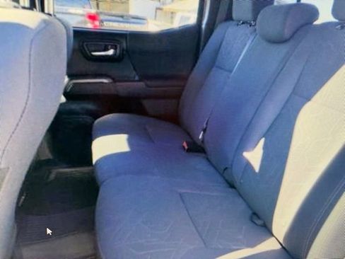 Used 2019 Toyota Tacoma TRD Off-Road image 4