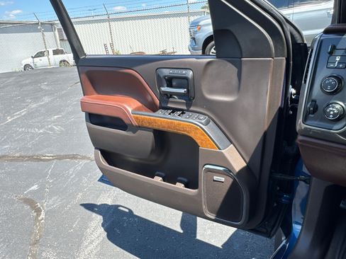 Used 2015 Chevrolet Silverado 2500 High Country w/ High Country Premium Package AWD/4WD image 18
