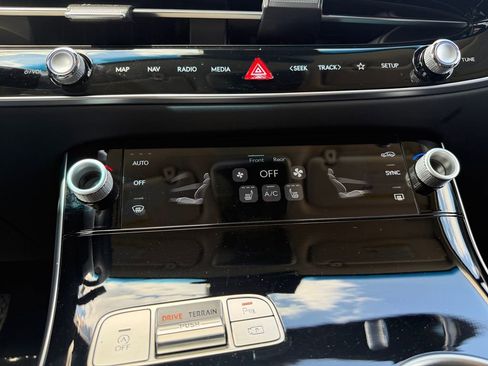 Used 2026 Genesis GV70 2.5T image 18