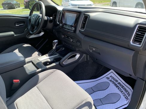 Used 2023 Nissan Frontier SV w/ SV Convenience Package RWD image 37