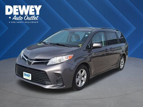 Used 2020 Toyota Sienna LE image 1