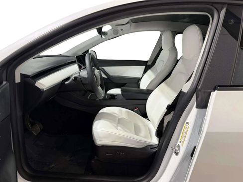 Used 2021 Tesla Model Y Long Range image 11