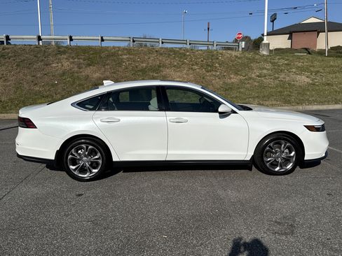 Used 2024 Honda Accord EX image 11