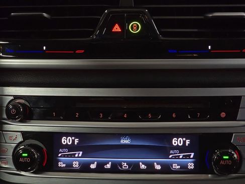 Used 2018 BMW 750i image 19