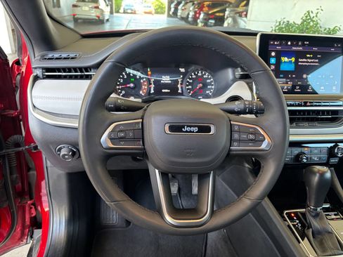 Used 2025 Jeep Compass Limited AWD/4WD image 28