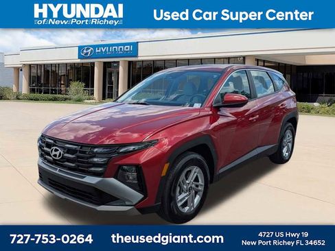 Used 2025 Hyundai Tucson SE FWD image 1
