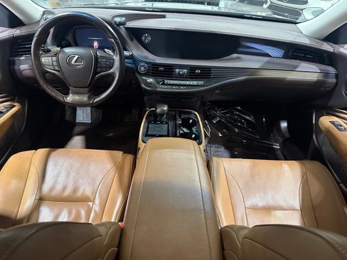 Used 2018 Lexus LS 500 w/ Accessory Package (Z2) RWD image 39