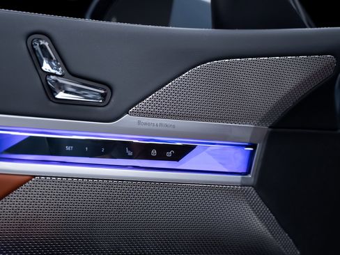 Used 2023 BMW i7 xDrive60 image 54