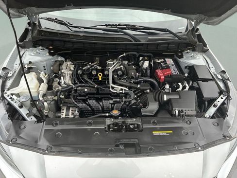 Used 2024 Nissan Altima 2.5 SV FWD image 15