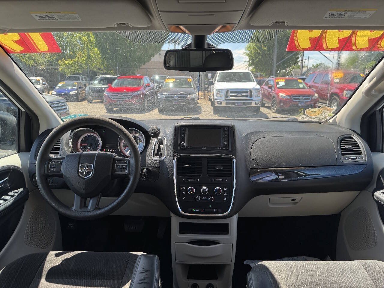 Used 2019 Dodge Grand Caravan SE w/ UConnect Hands-Free Group FWD image 8
