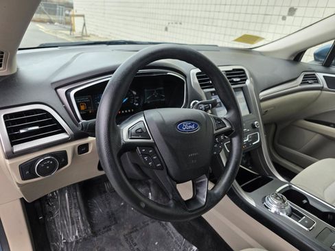 Used 2019 Ford Fusion SE FWD image 8