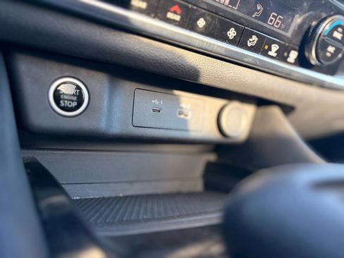 Used 2023 Nissan Rogue SL w/ SL Premium Package image 26