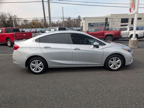 Used 2017 Chevrolet Cruze LT w/ Convenience Package image 4