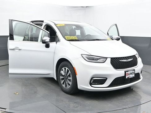 Used 2023 Chrysler Pacifica Limited FWD image 55