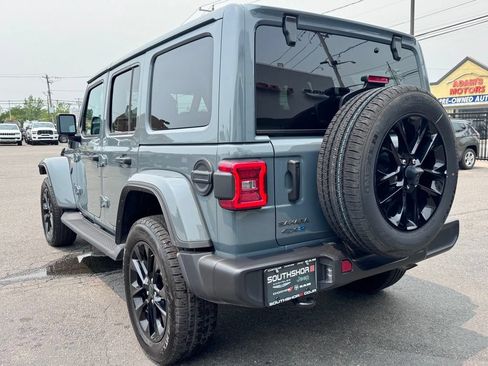 Used 2025 Jeep Wrangler Unlimited Sahara AWD/4WD image 5