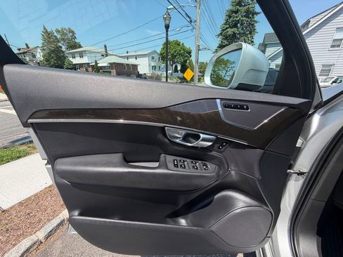 Used 2018 Volvo XC90 T5 Momentum w/ Convenience Package AWD/4WD image 11