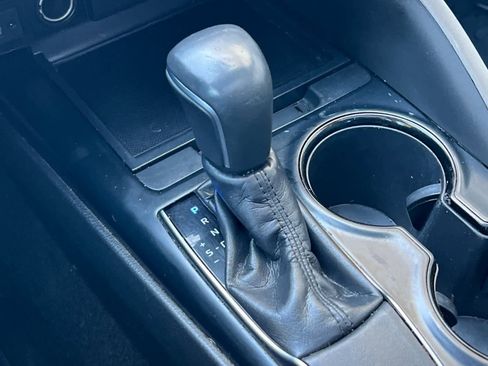 Used 2018 Toyota Camry SE w/ Moonroof Package image 21