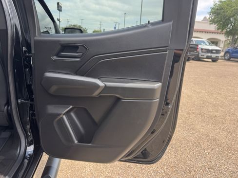 Used 2025 Chevrolet Colorado Trail Boss AWD/4WD image 30