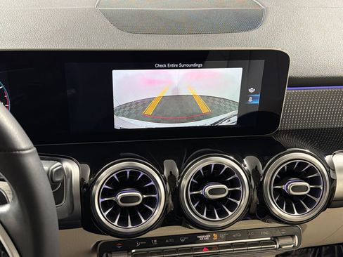 Used 2021 Mercedes-Benz GLB 250 4MATIC image 19
