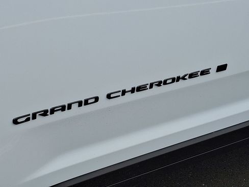 New 2025 Jeep Grand Cherokee L Altitude image 5