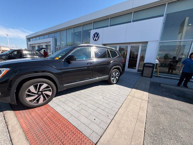 Used 2024 Volkswagen Atlas SEL AWD/4WD image 5