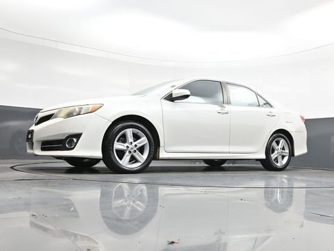 Used 2014 Toyota Camry SE FWD image 45