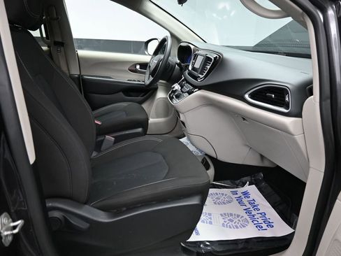 Used 2023 Chrysler Voyager LX FWD image 20