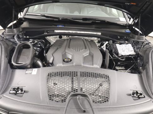 Certified 2025 Porsche Macan image 22