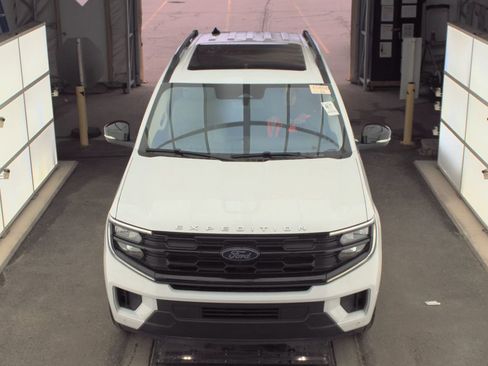Used 2025 Ford Expedition Active image 3