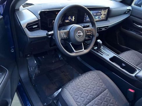 Used 2025 Nissan Kicks SV image 14