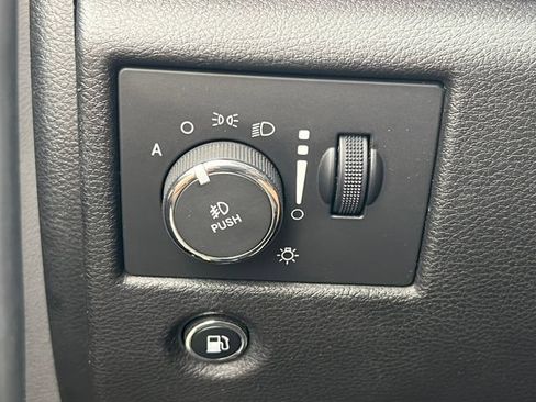 Used 2016 Jeep Grand Cherokee Limited AWD/4WD image 17