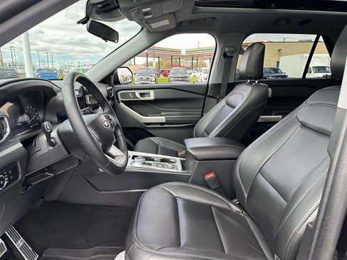Used 2023 Ford Explorer XLT w/ Equipment Group 202A AWD/4WD image 10