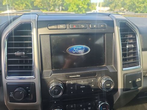 Used 2018 Ford F350 Lariat w/ Lariat Ultimate Package AWD/4WD image 16