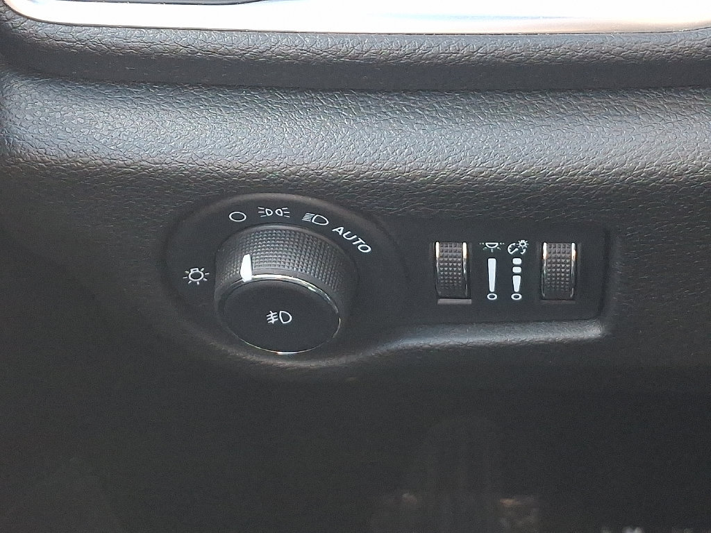 Used 2023 Chrysler Pacifica Limited w/ S Appearance Package FWD image 26