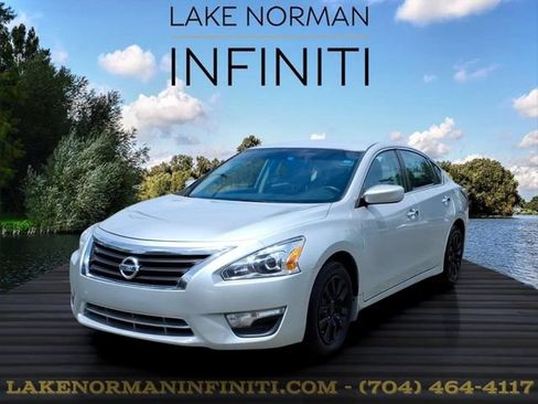 Used 2014 Nissan Altima 2.5 S w/ Display Audio Package FWD image 1