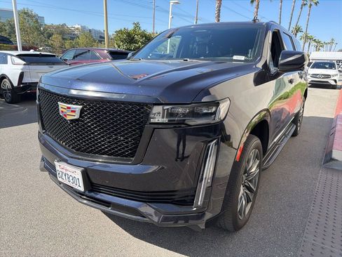 Used 2022 Cadillac Escalade ESV Sport Platinum image 2