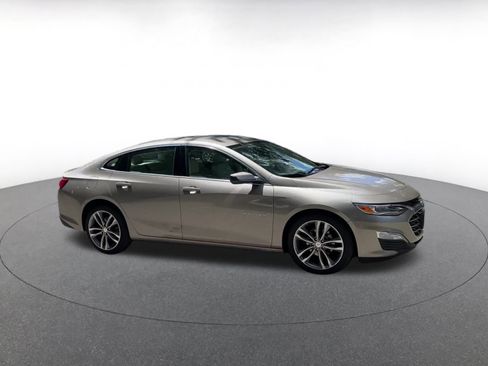 Used 2024 Chevrolet Malibu LT image 2