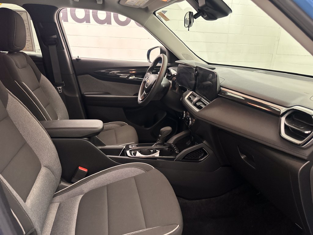 Used 2024 Chevrolet TrailBlazer LS w/ LS Convenience Package FWD image 27