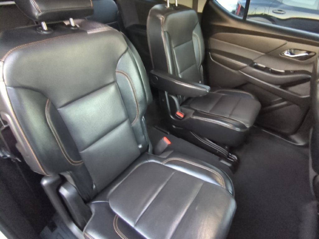 Used 2018 Chevrolet Traverse Premier w/ Driver Confidence II Package FWD image 32