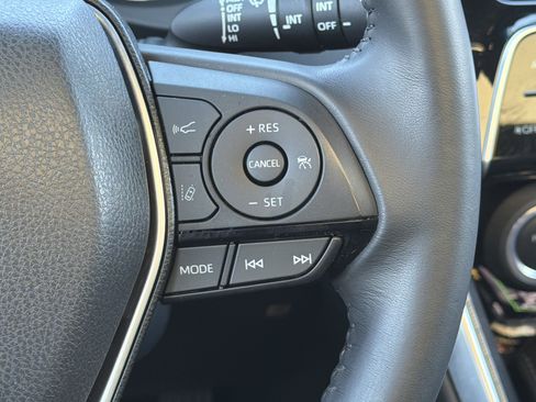 Used 2023 Toyota Venza image 26