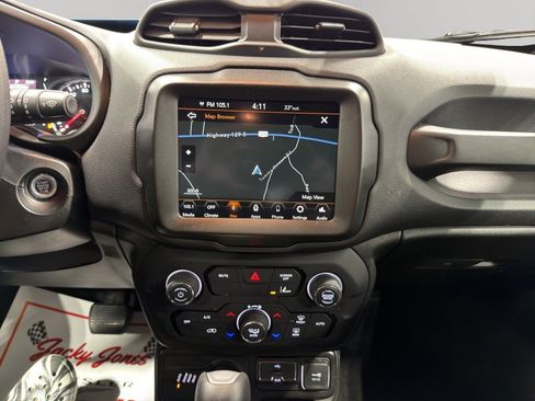 Used 2023 Jeep Renegade Latitude AWD/4WD image 27