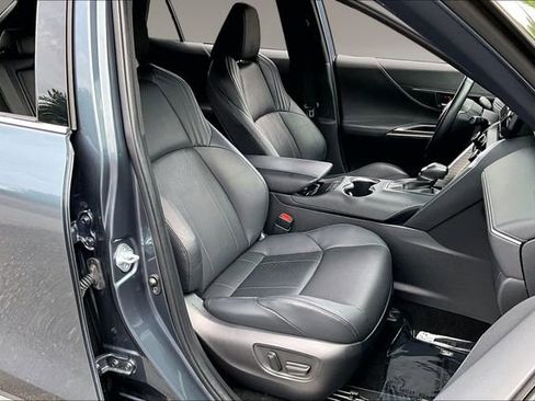Used 2021 Toyota Venza XLE w/ Softex Package AWD/4WD image 27