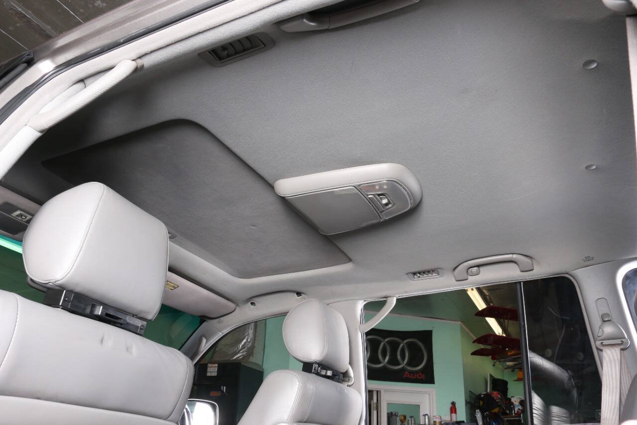 Used 2004 Toyota Land Cruiser AWD/4WD image 55
