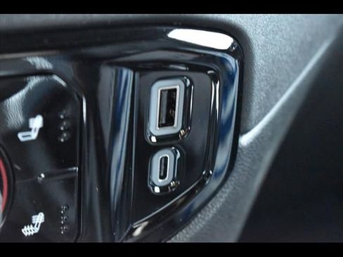 Used 2025 Chevrolet Silverado 1500 LT image 13