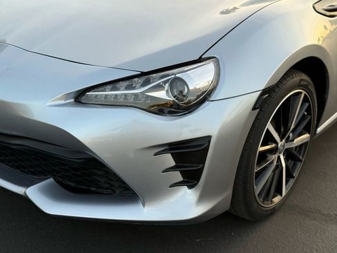 Used 2018 Toyota 86 image 11