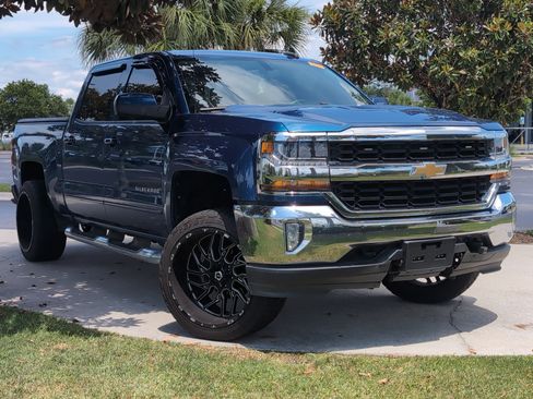 Used 2018 Chevrolet Silverado 1500 LT w/ All Star Edition AWD/4WD image 2