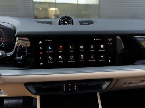 Certified 2025 Porsche Cayenne Coupe image 24